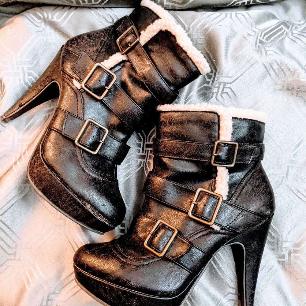 High heeled short Boots with Faux Fur
